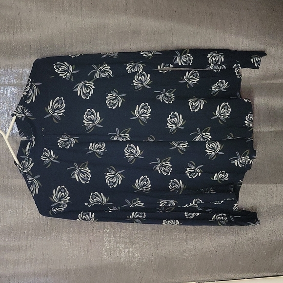 Women's LOFT long-sleeved floral blouse size small - Picture 1 of 4